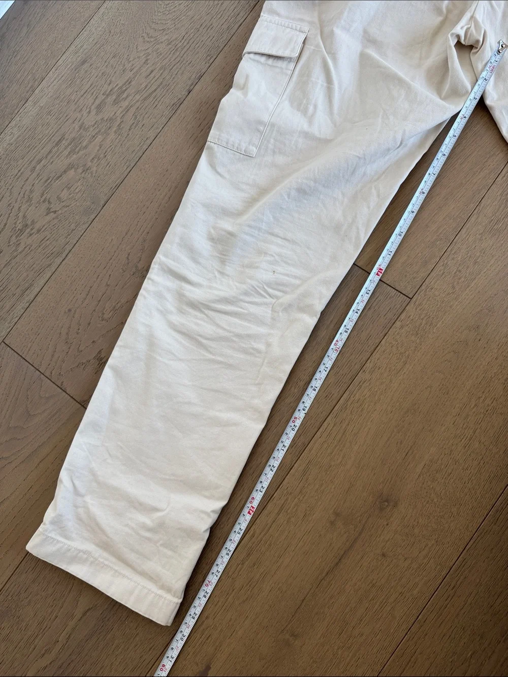 VINCE Men's Cream Cargo Pants in Size 31
